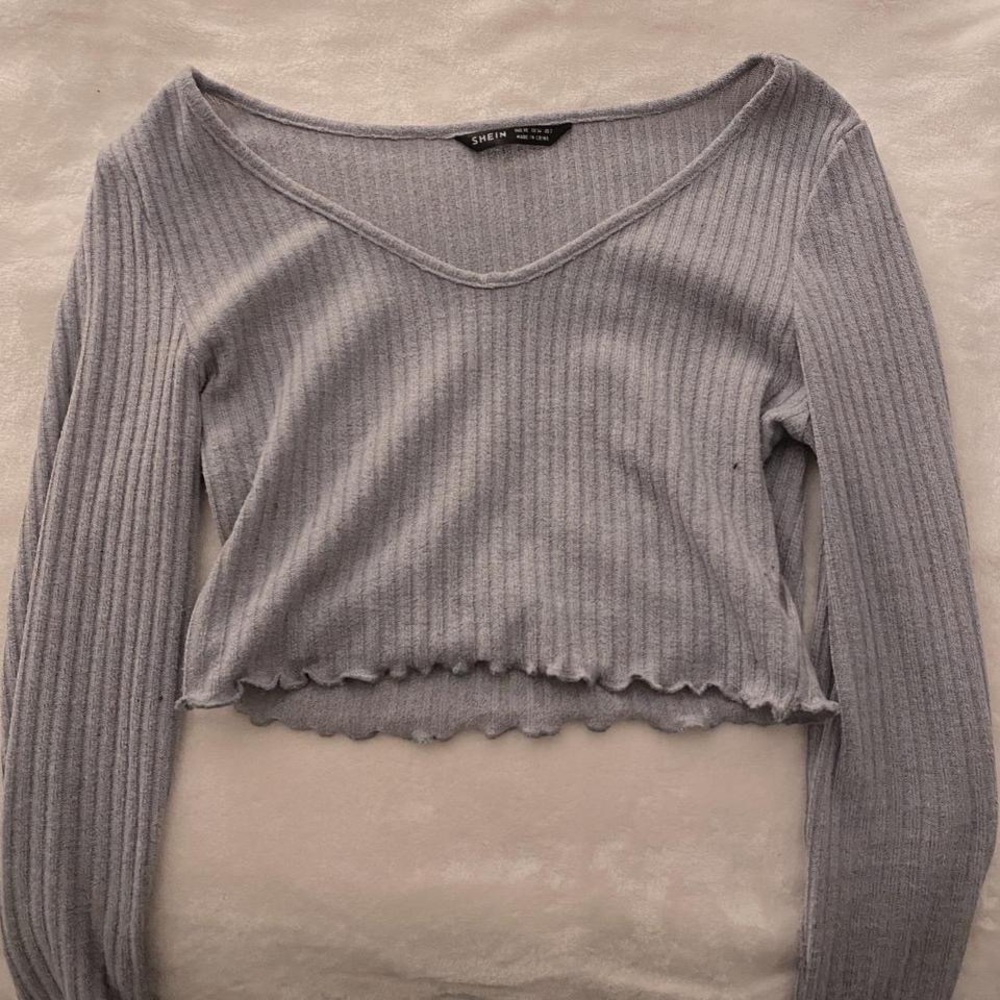 Grey long sleeve crop top